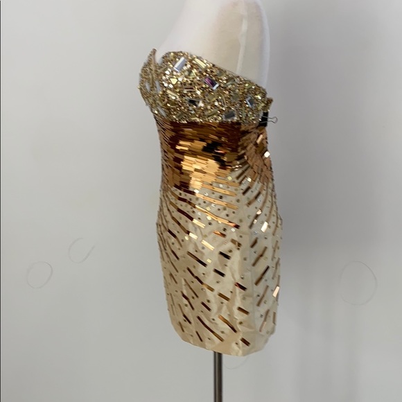 Short, Very Short 👗 - Picture 4 of 6